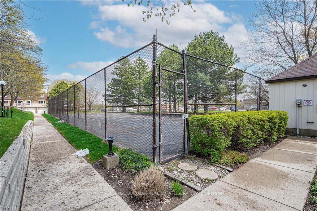 3 Bedrooms Condo at 1508 Upper Middle, Burlington For sale