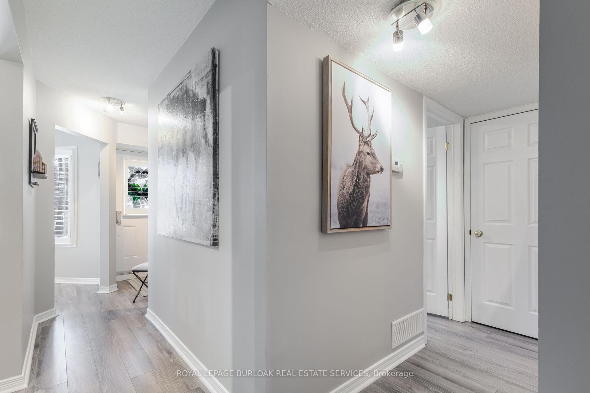 2 Bedrooms Condo at 2110 Cleaver, Burlington For sale