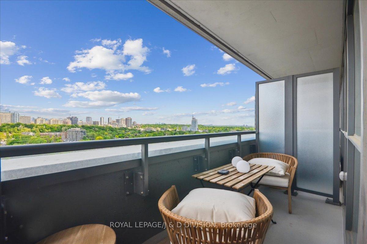 3 Bedrooms Condo at 181 Bedford, Toronto For sale