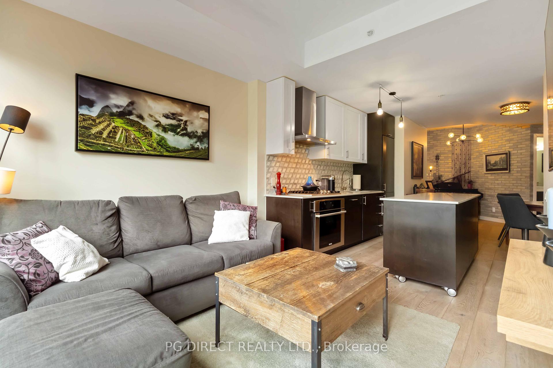 2 Bedrooms Condo at 38 Howard Park, Toronto For sale