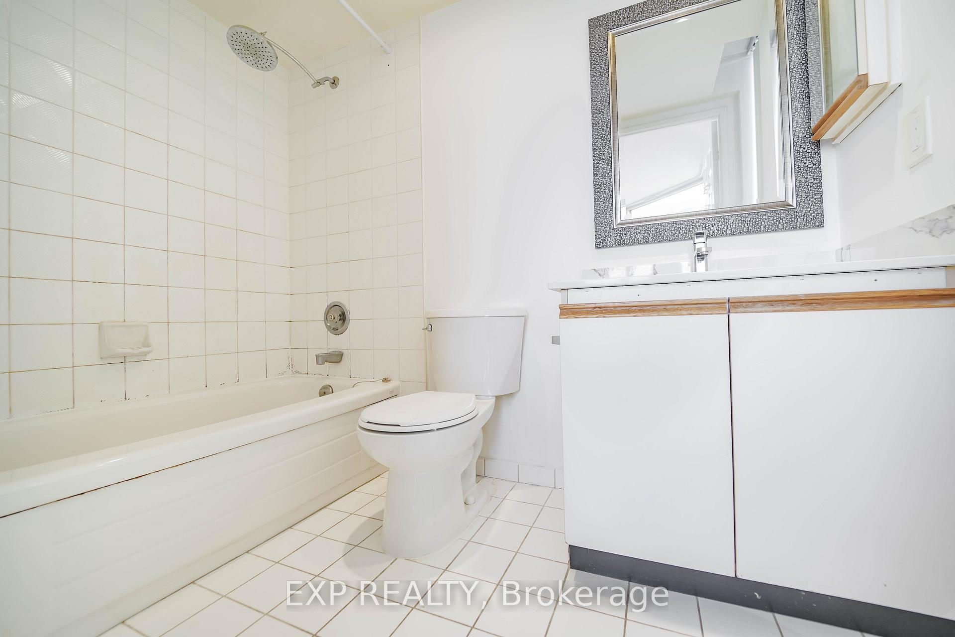 3 Bedrooms Condo at 4450 Tucana,  Mississauga For sale