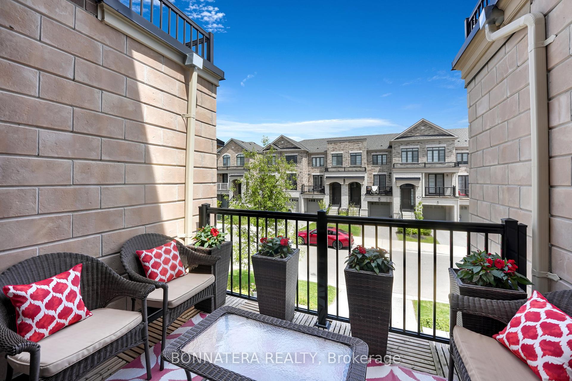 4 Bedrooms Condo at 10 Augustus, Toronto For sale