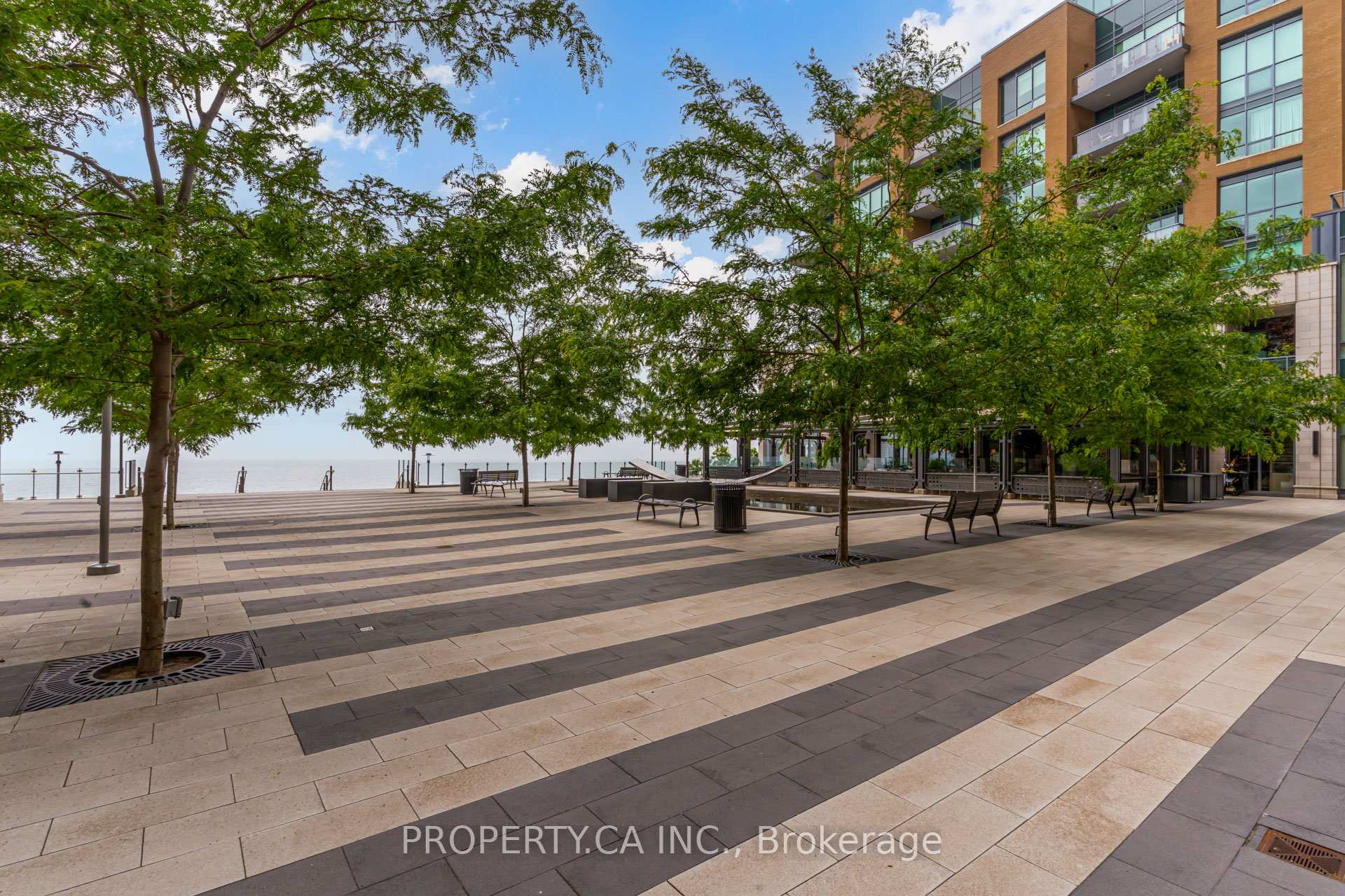 3 Bedrooms Condo at 2060 Lakeshore, Burlington For sale