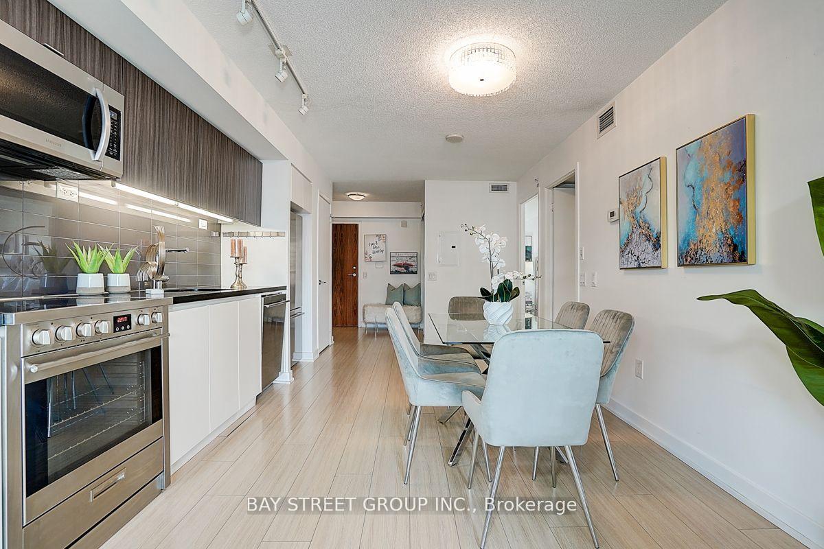 2 Bedrooms Condo at 85 Queens Wharf, Toronto For sale
