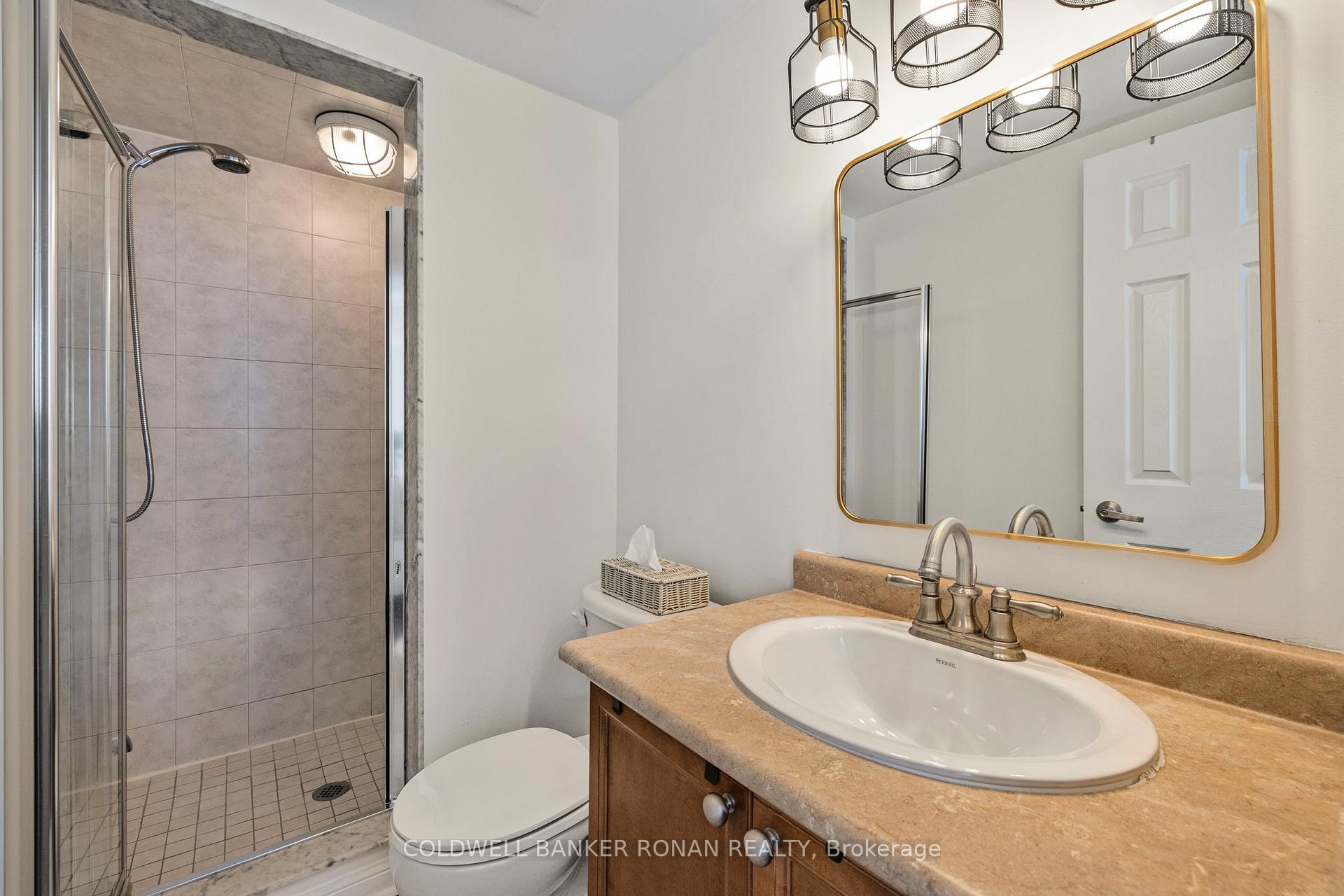 3 Bedrooms Condo at 600 Shoreline, Mississauga For sale
