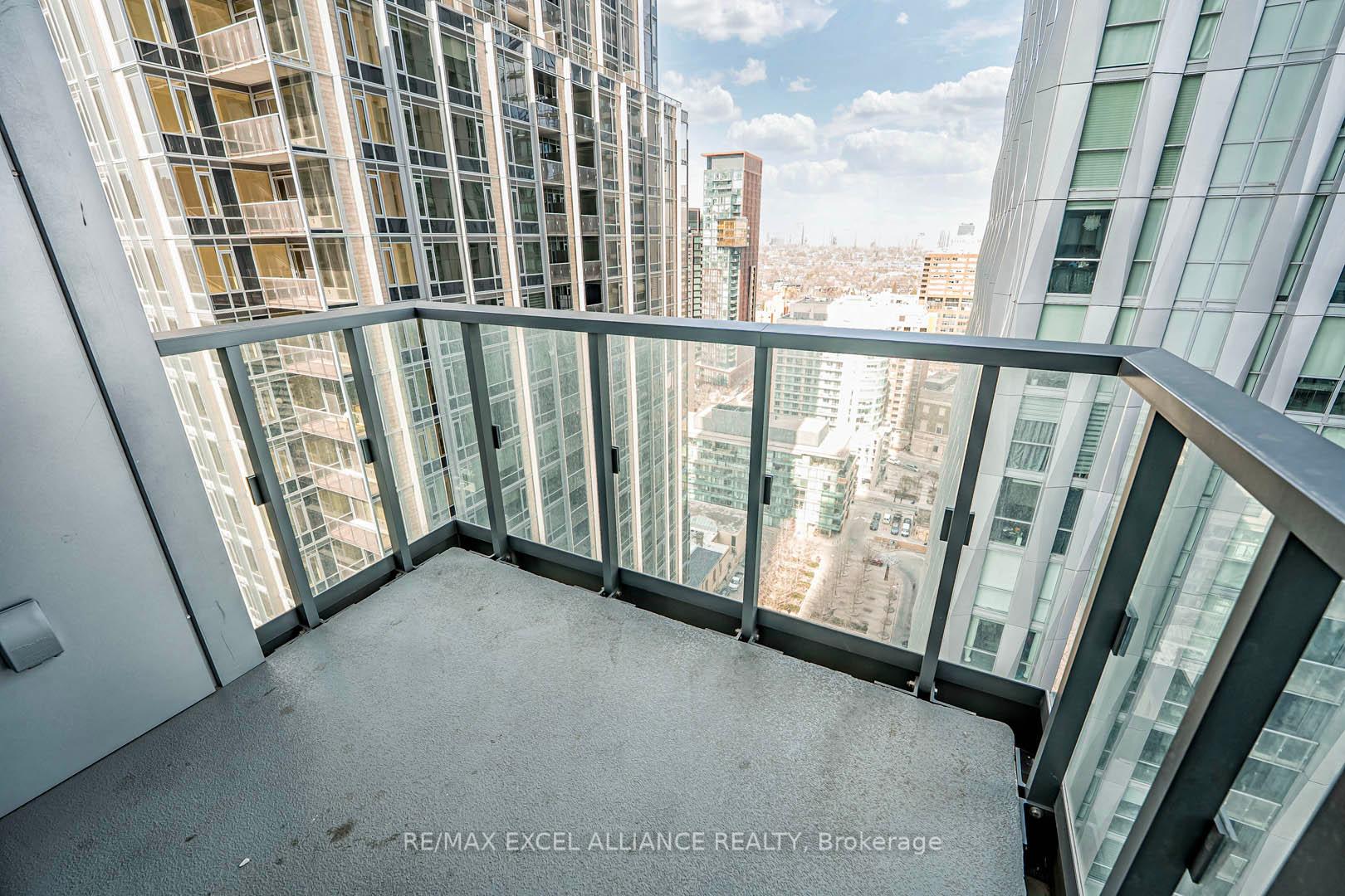 2 Bedrooms Condo at 8 Cumberland,  Toronto For sale