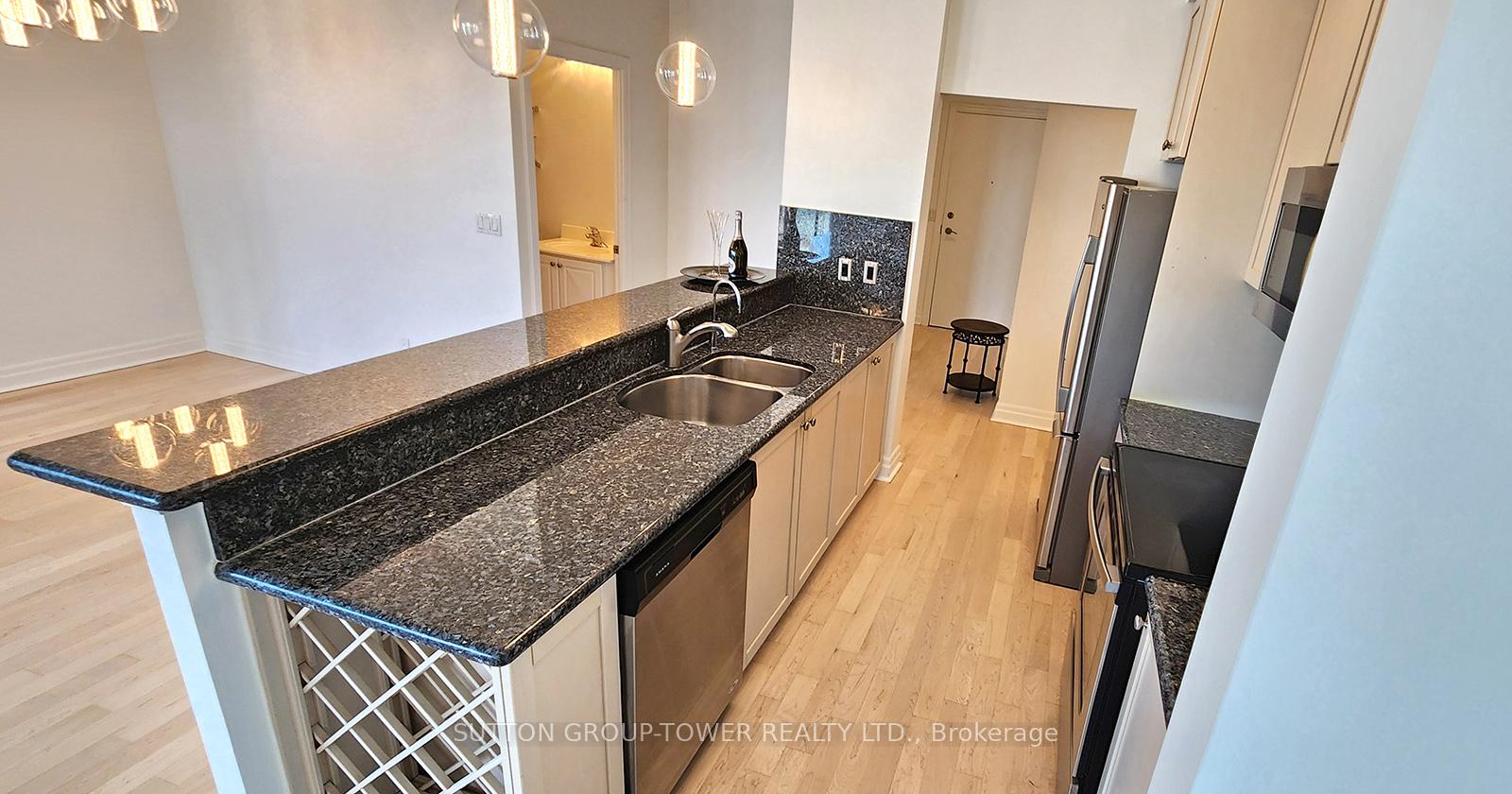 3 Bedrooms Condo at 2121 Lake Shore, Toronto For sale