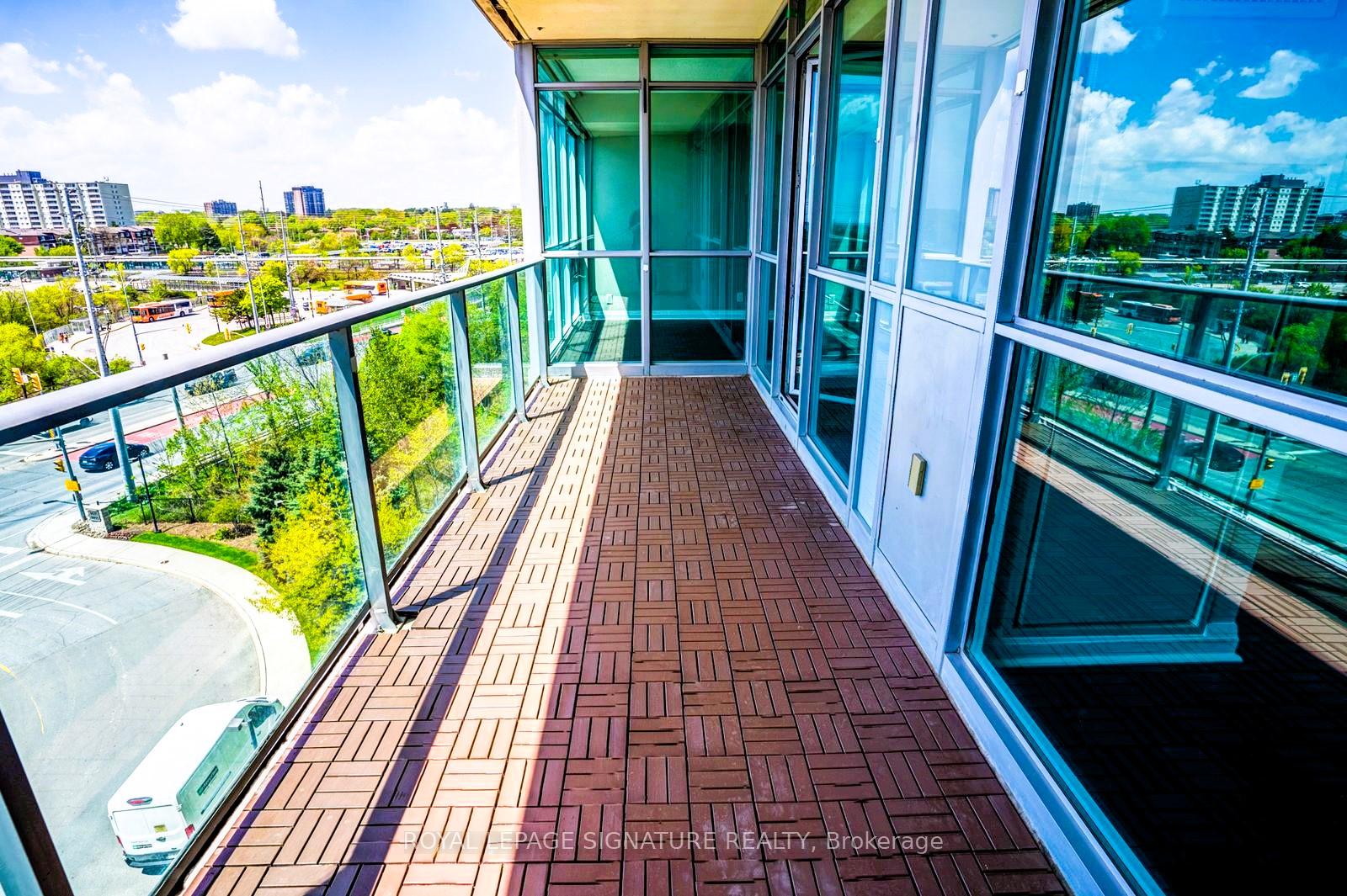 3 Bedrooms Condo at 1055 Southdown, Mississauga For sale