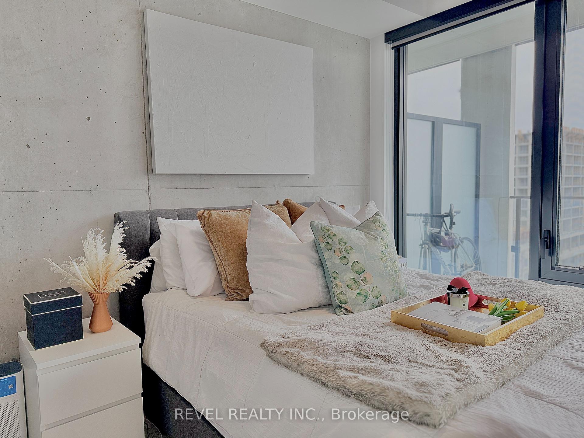 2 Bedrooms Condo at 55 Ontario, Toronto For sale