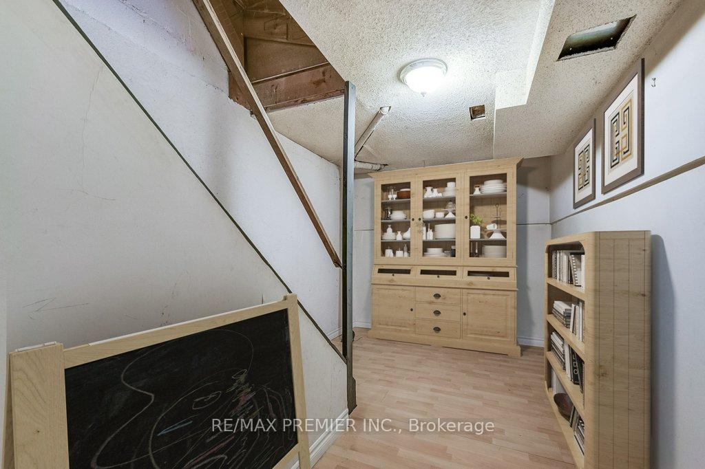 4 Bedrooms Condo at 2670 Battleford, Mississauga For sale