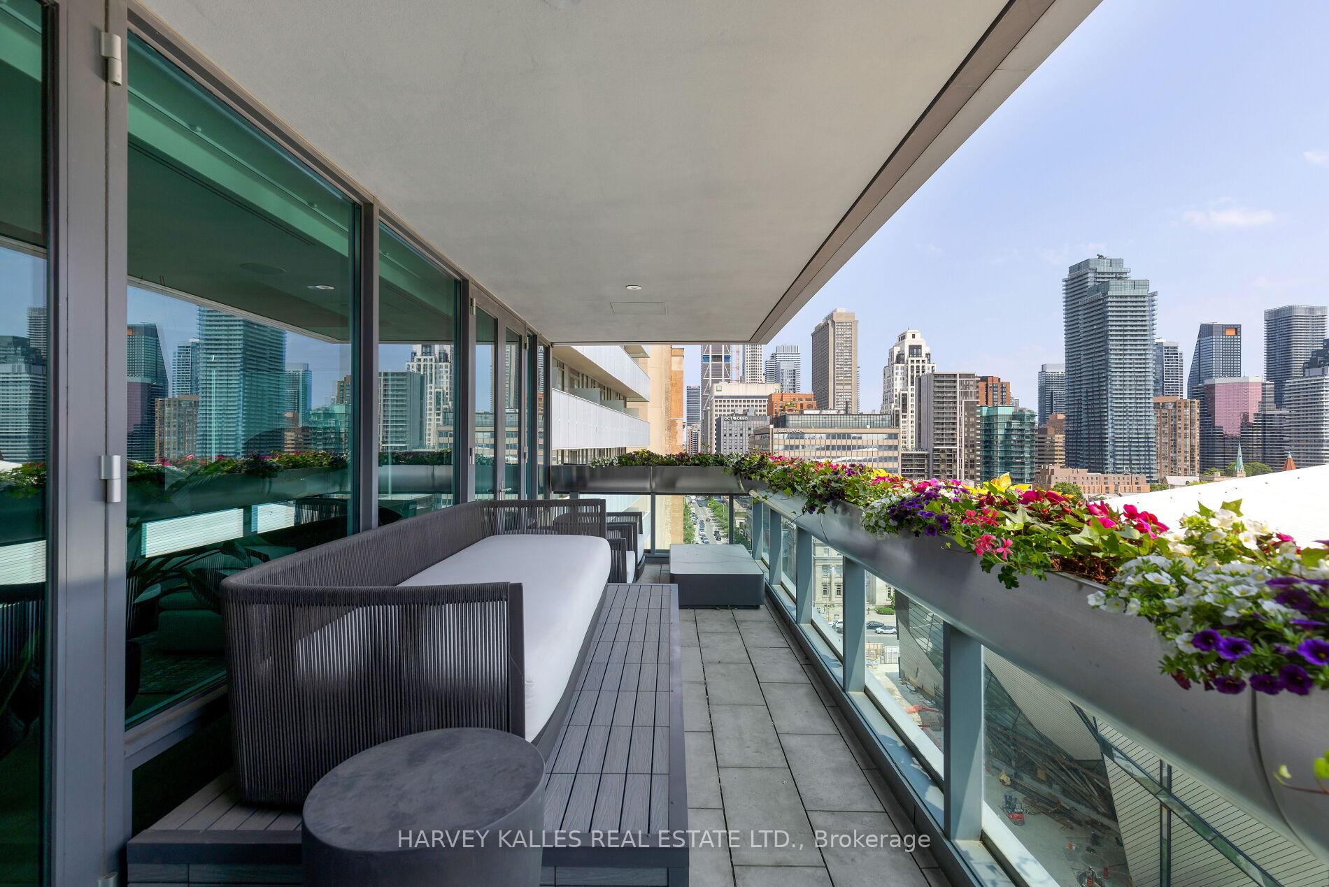 206 Bloor Street W 1202