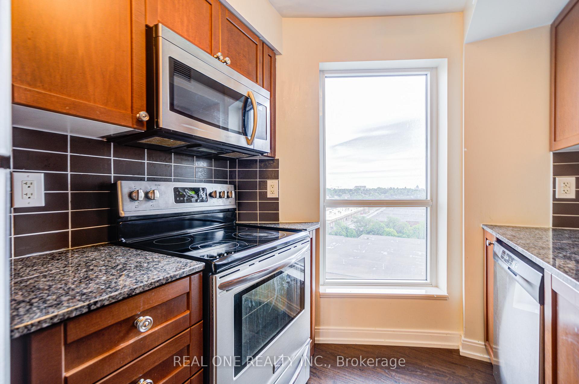 3 Bedrooms Condo at 151 Village Green, Toronto For sale