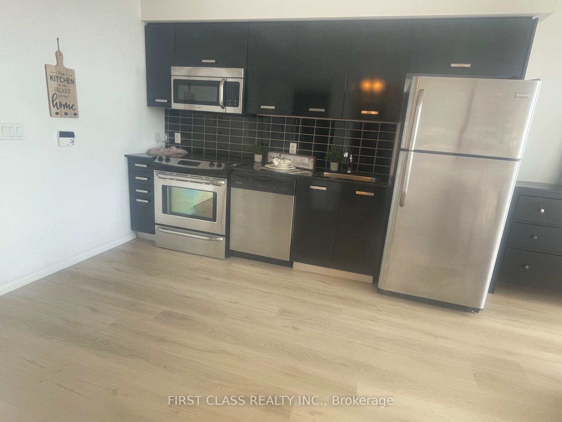 1 Bedroom Condo at 832 Bay,  Toronto For sale