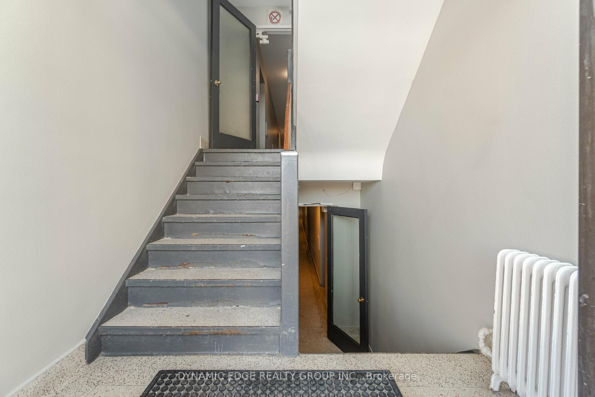2 Bedrooms Condo at 57 Mericourt,  Hamilton For sale
