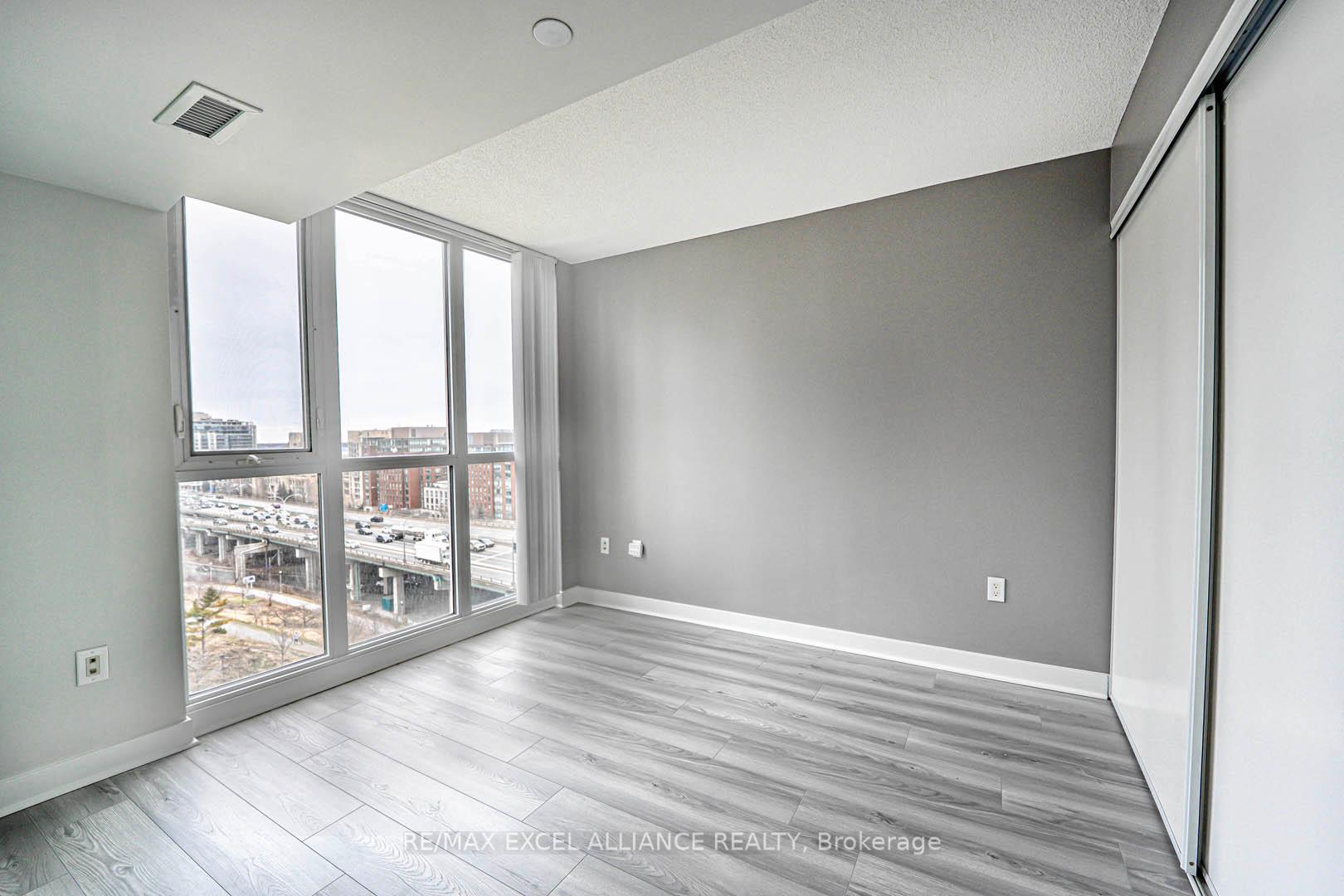 2 Bedrooms Condo at 75 Queens Wharf,  Toronto For sale