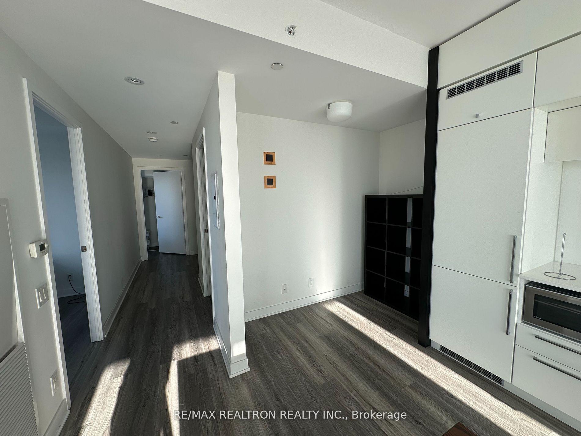 3 Bedrooms Condo at 15 Grenville,  Toronto For sale