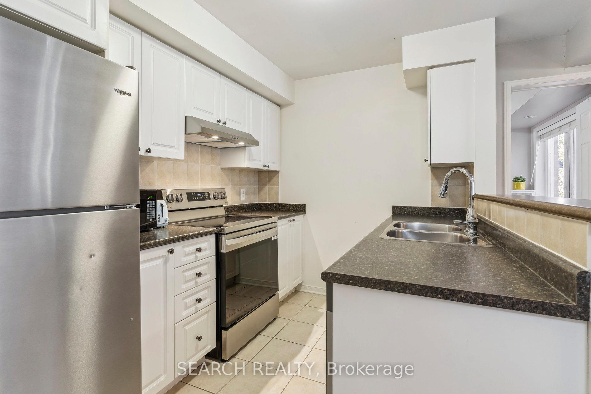 2 Bedrooms Condo at 4975 Southampton, Mississauga For sale