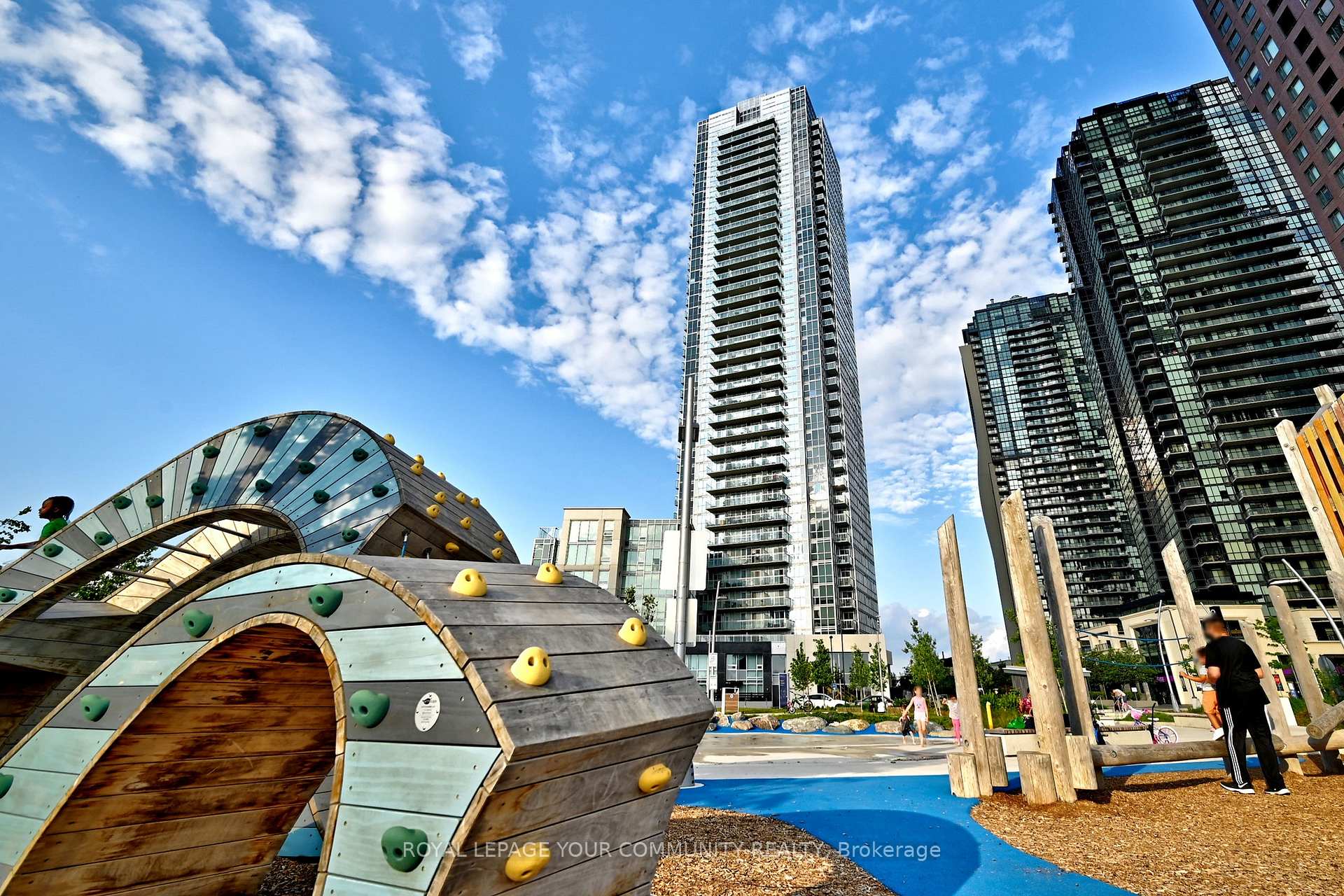 2 Bedrooms Condo at 2908 Highway 7, Vaughan For sale