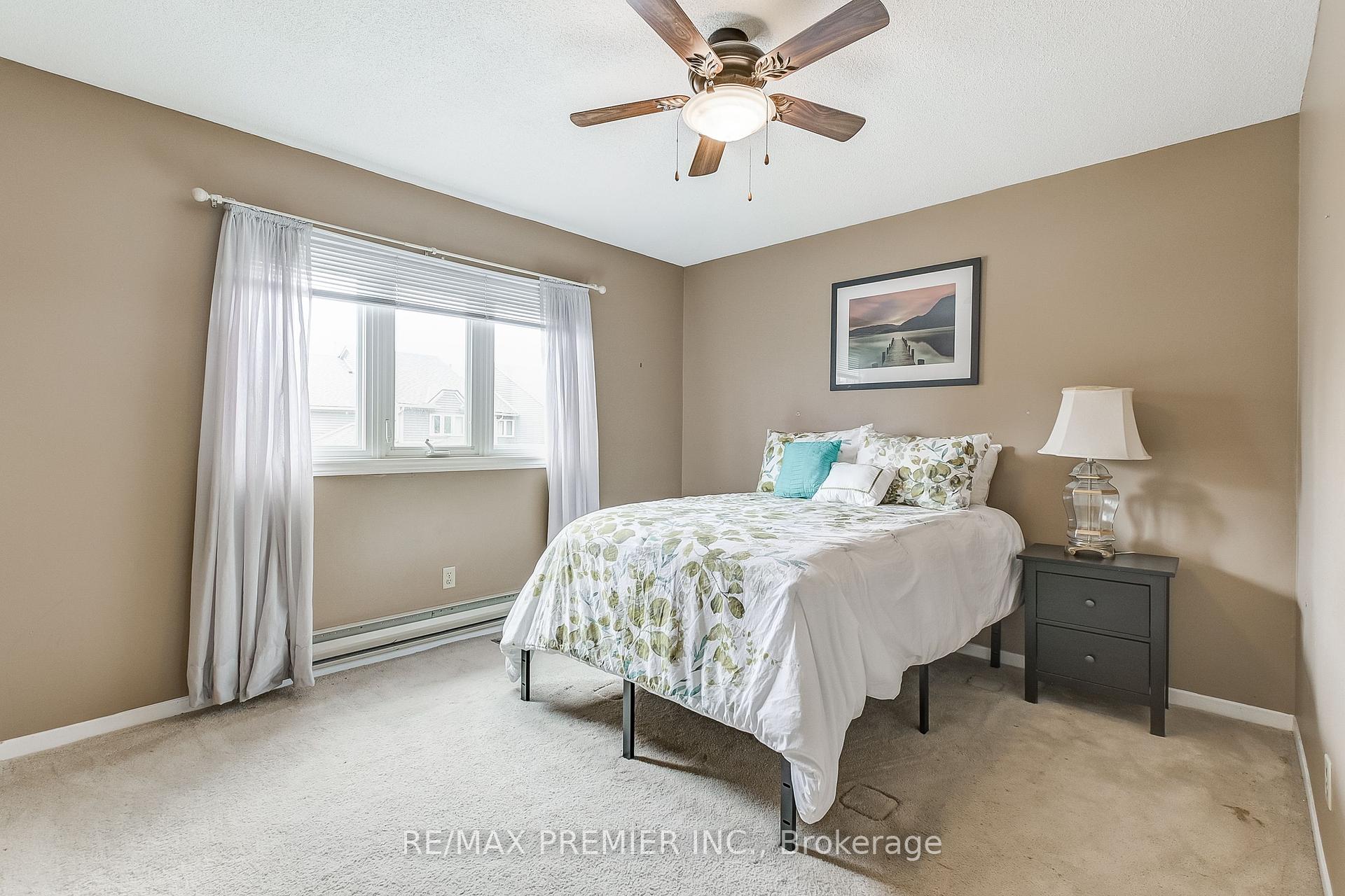 4 Bedrooms Condo at 3600 Colonial, Mississauga For sale