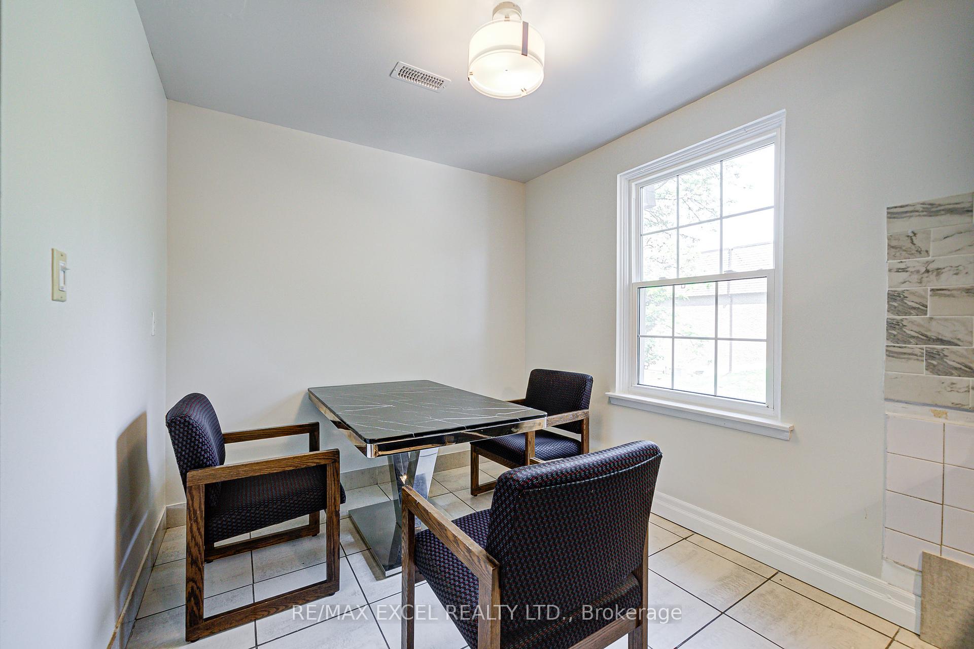 3 Bedrooms Condo at 20 Crockamhill, Toronto For sale