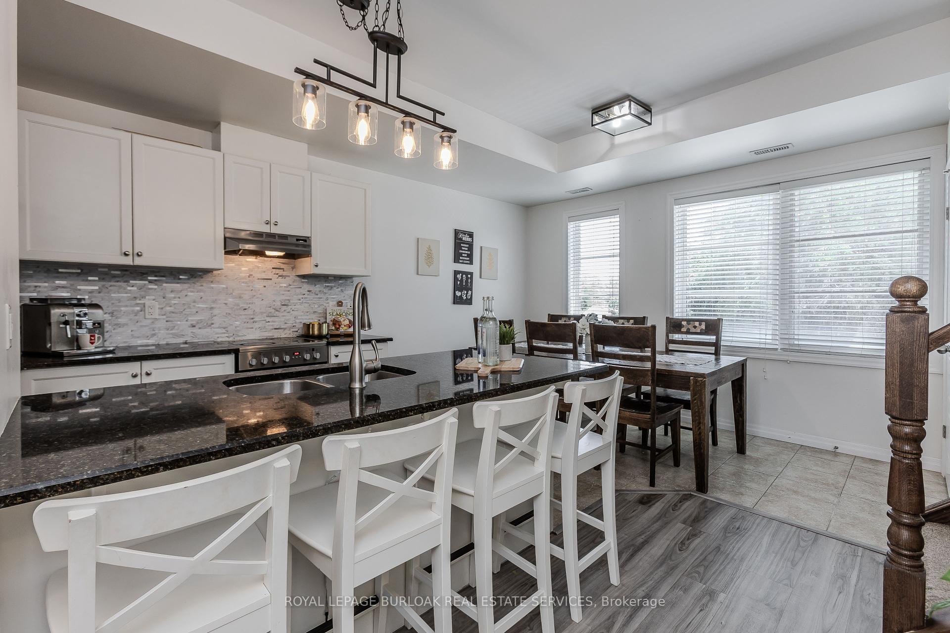 2 Bedrooms Condo at 70 Plains, Burlington For sale