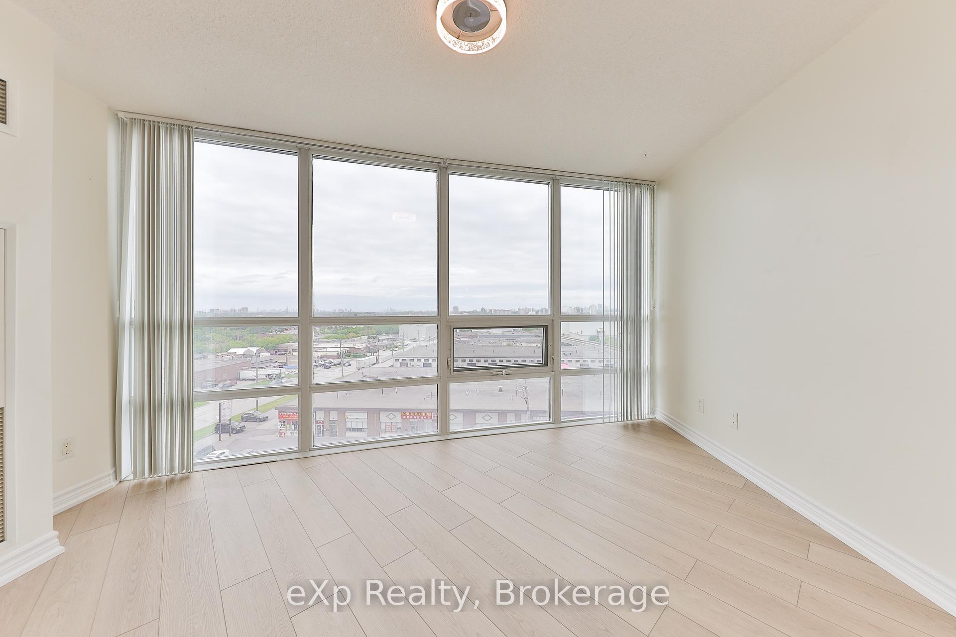 3 Bedrooms Condo at 83 Borough, Toronto For sale