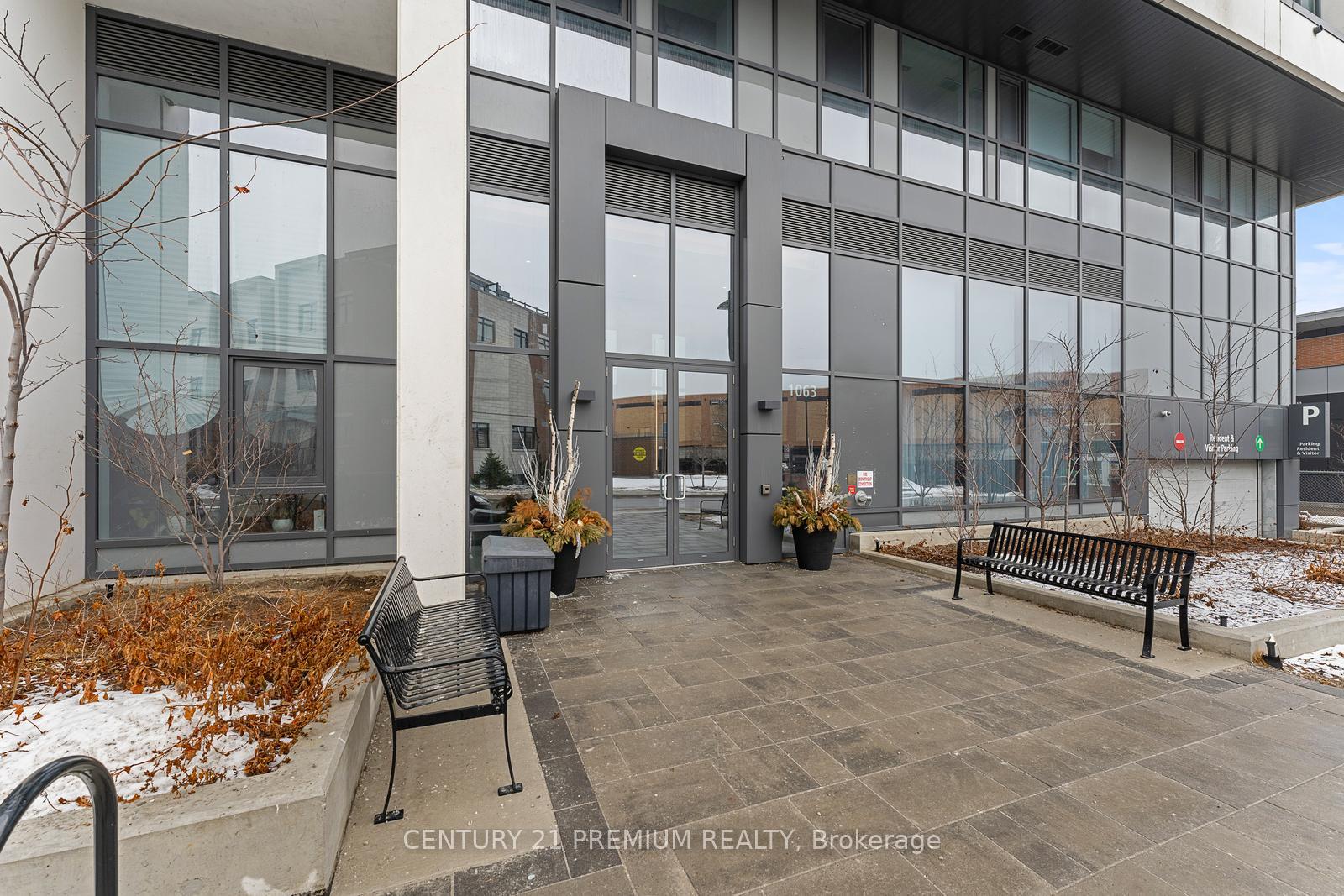 3 Bedrooms Condo at 1063 Douglas Mccurdy Comm, Mississauga For sale