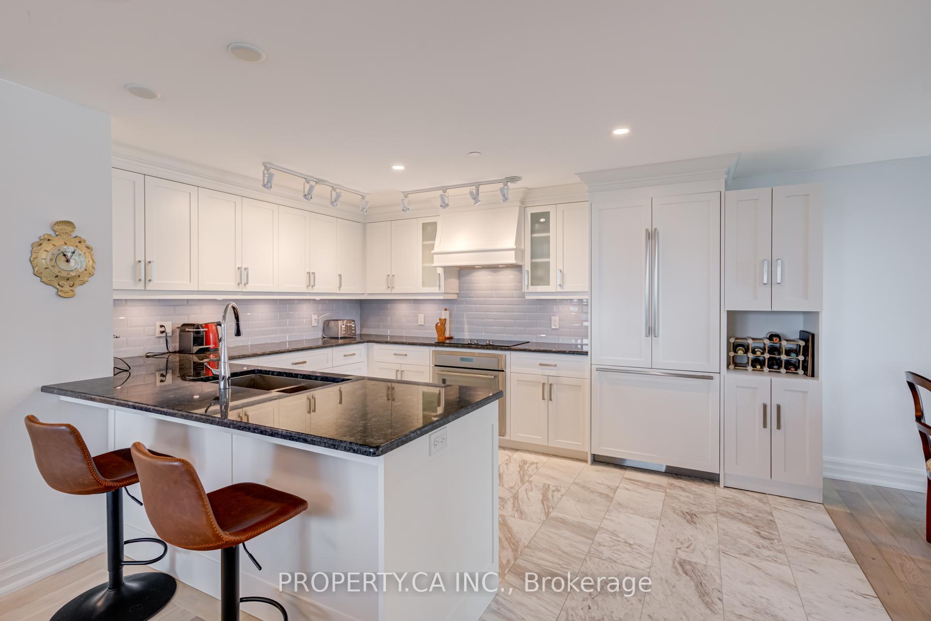 3 Bedrooms Condo at 2060 Lakeshore, Burlington For sale