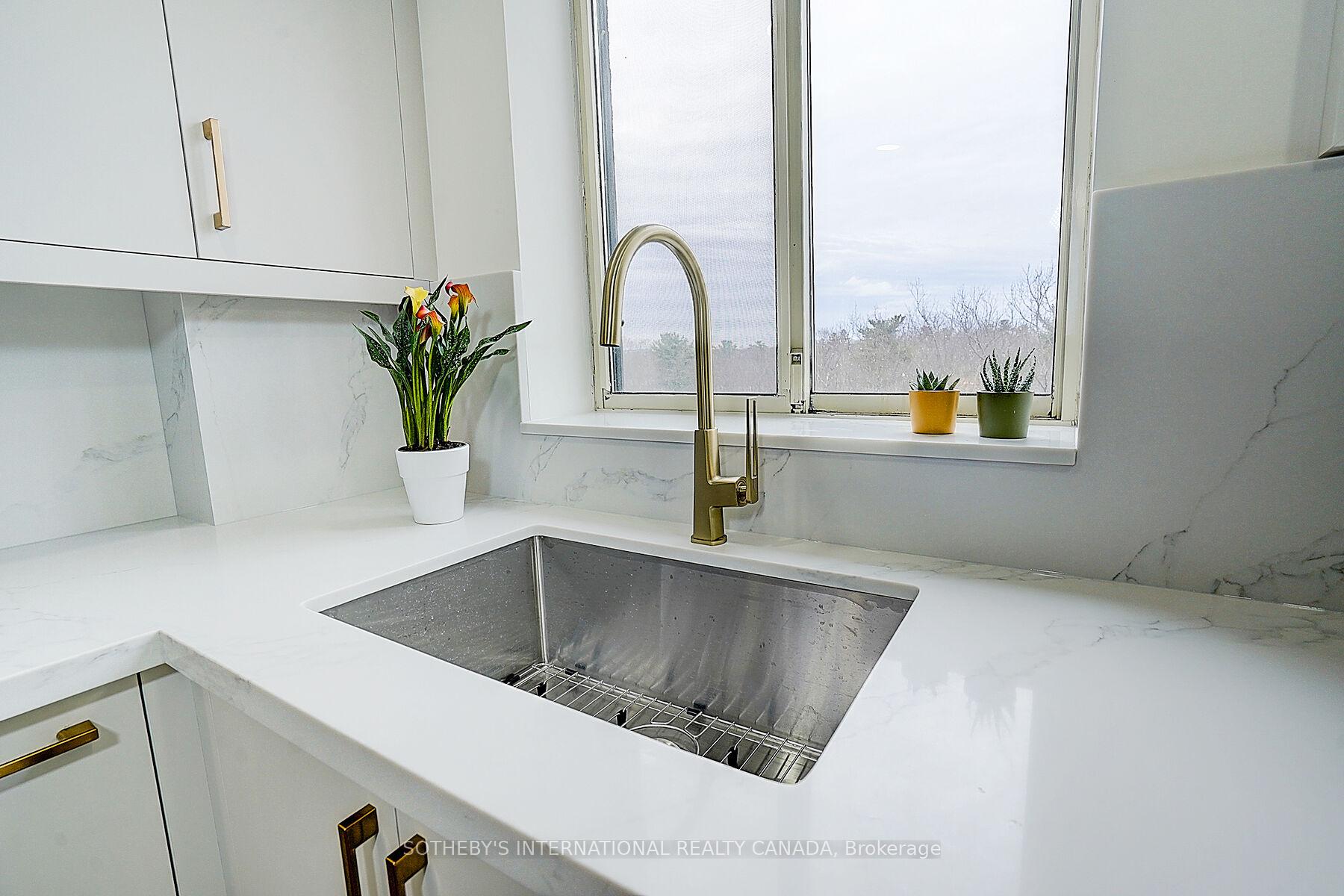 2 Bedrooms Condo at 1240 Marlborough, Oakville For sale