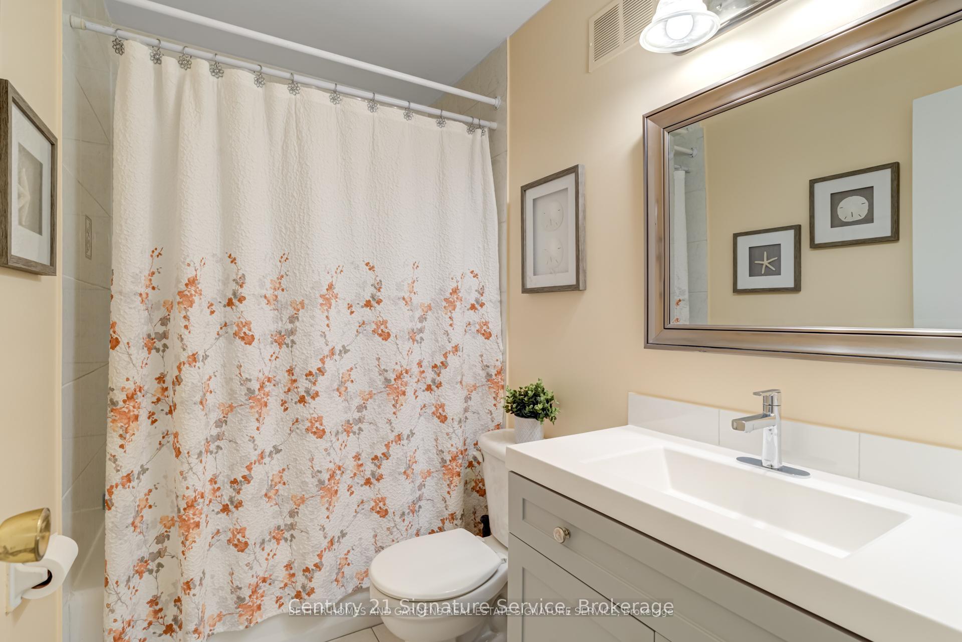 2 Bedrooms Condo at 2001 Bonnymede, Mississauga For sale