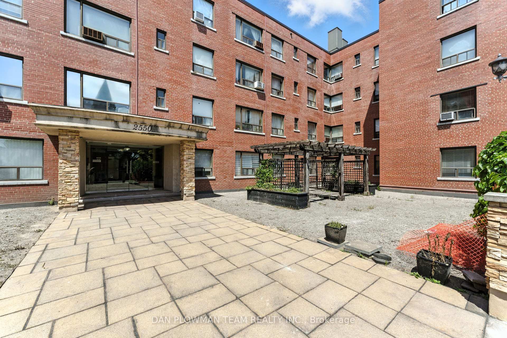 1 Bedroom Co-op at 2550 Bathurst, Toronto For sale