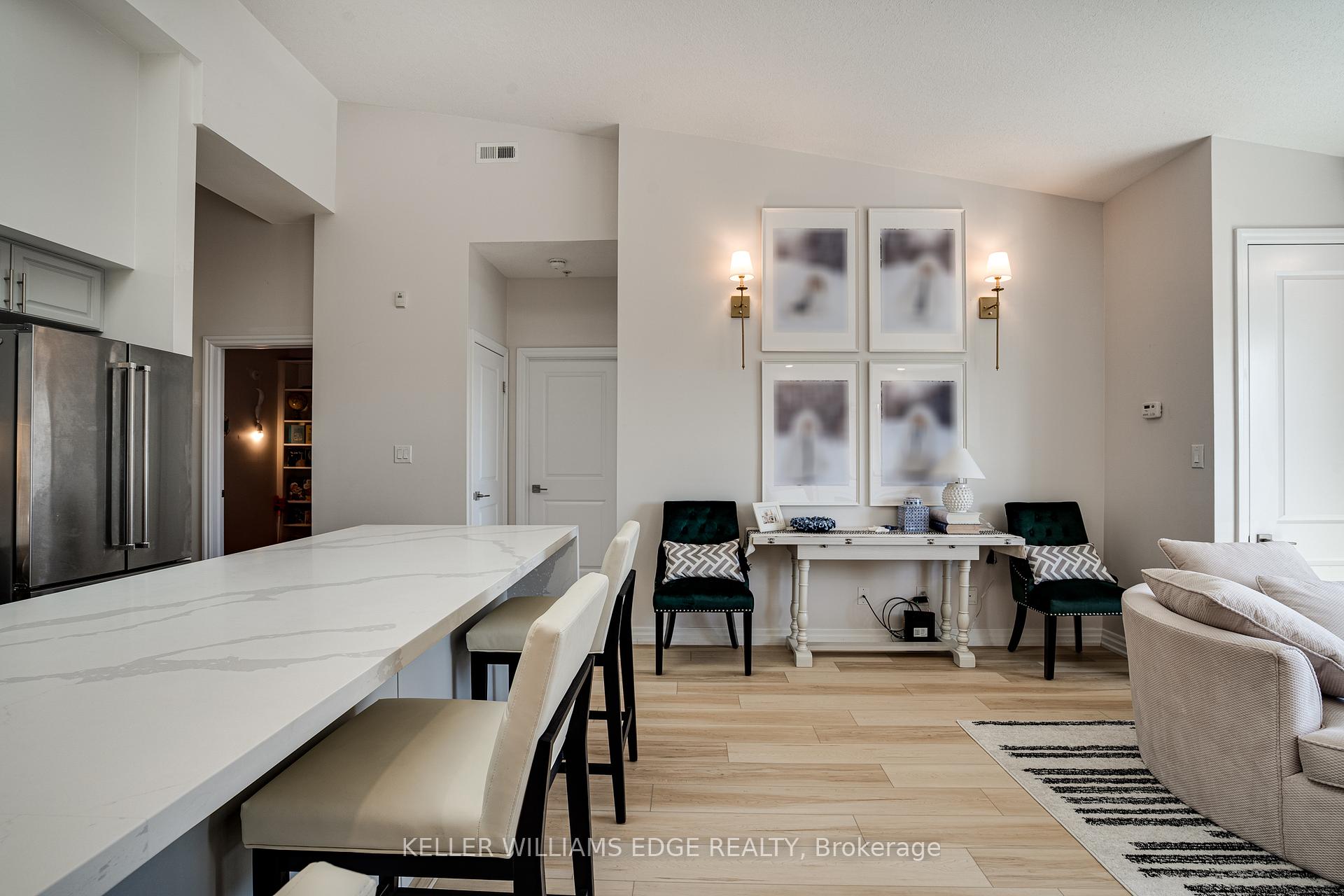 2 Bedrooms Condo at 170 Rockhaven,  Hamilton For sale
