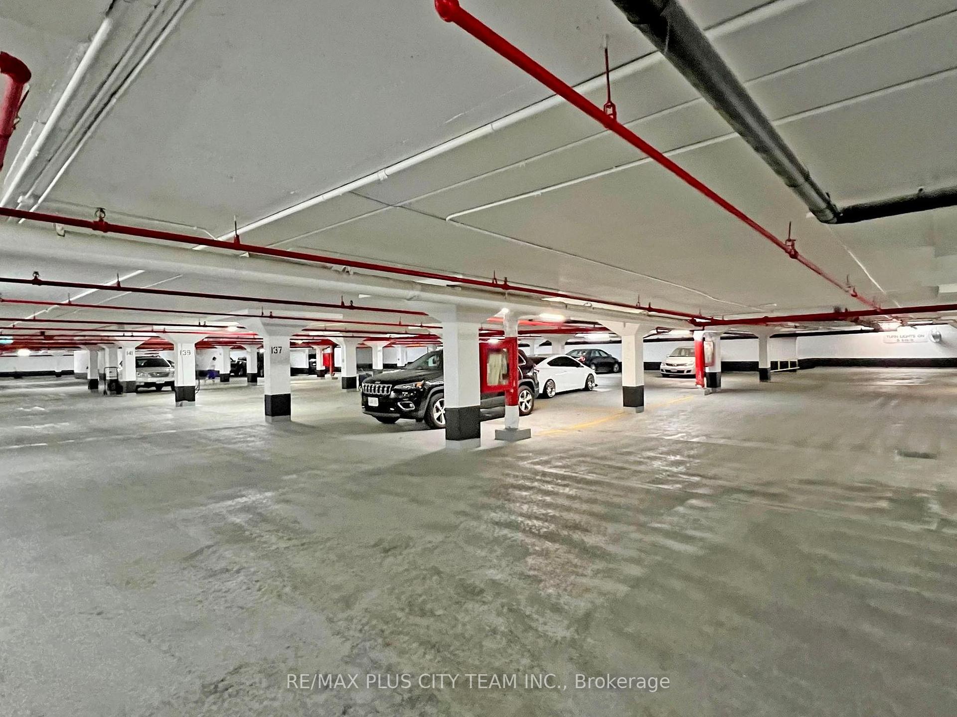 3 Bedrooms Condo at 6500 Montevideo,  Mississauga For sale