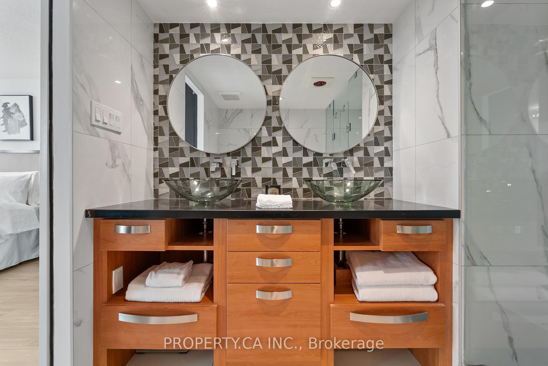 3 Bedrooms Condo at 40 Richview, Toronto For sale