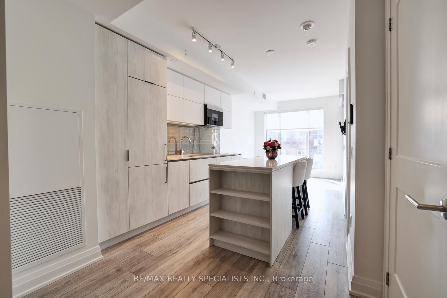 21 Park Street E, #616