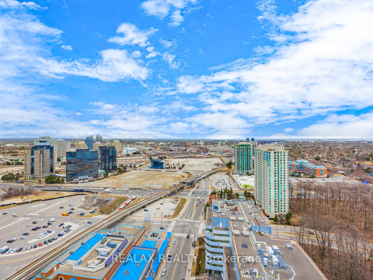 3 Bedrooms Condo at 70 Town Centre,  Toronto For sale