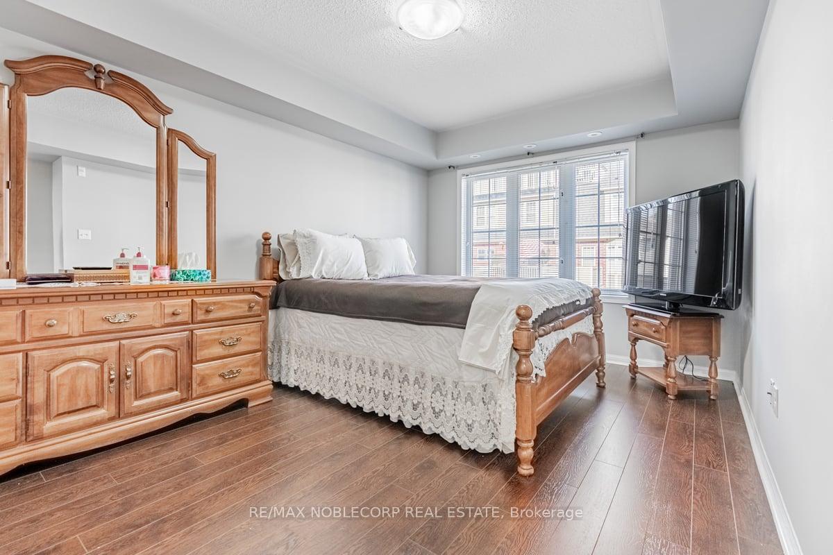 3 Bedrooms Condo at 613 Dundas,  Mississauga For sale