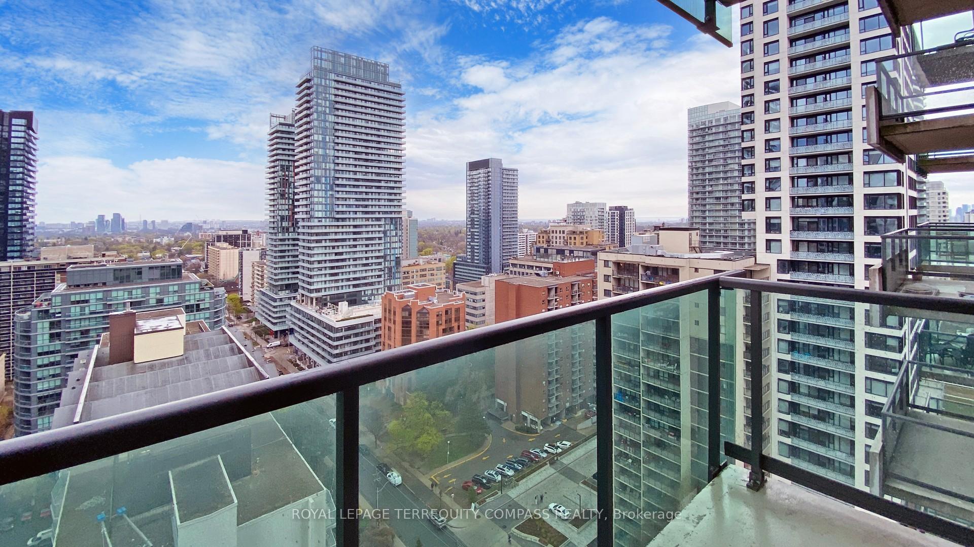 2 Bedrooms Condo at 70 Roehampton,  Toronto For sale