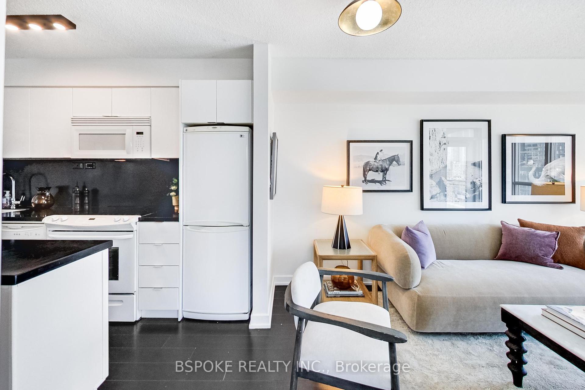 2 Bedrooms Condo at 15 Iceboat, Toronto For sale