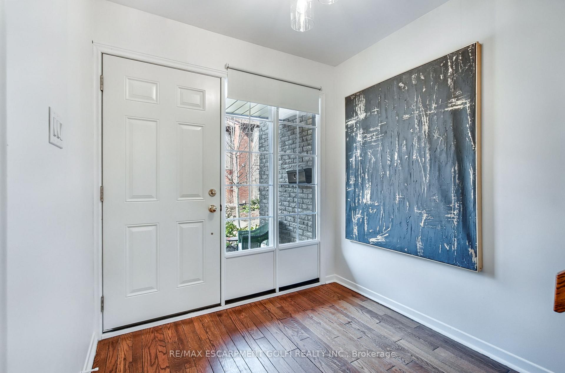 4 Bedrooms Condo at 3041 Glencrest,  Burlington For sale