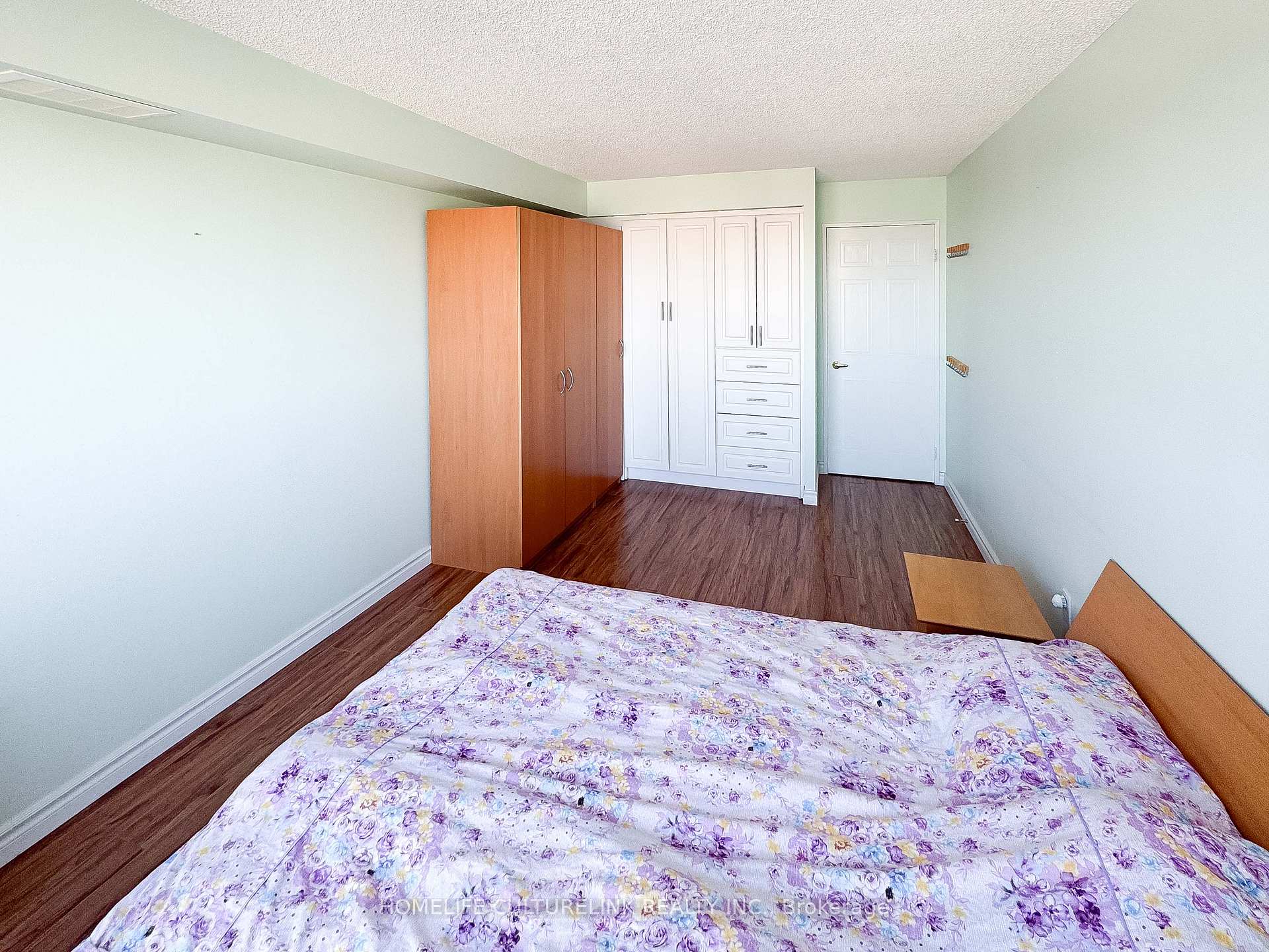 1 Bedroom Condo at 410 MCLEVIN, Toronto For sale