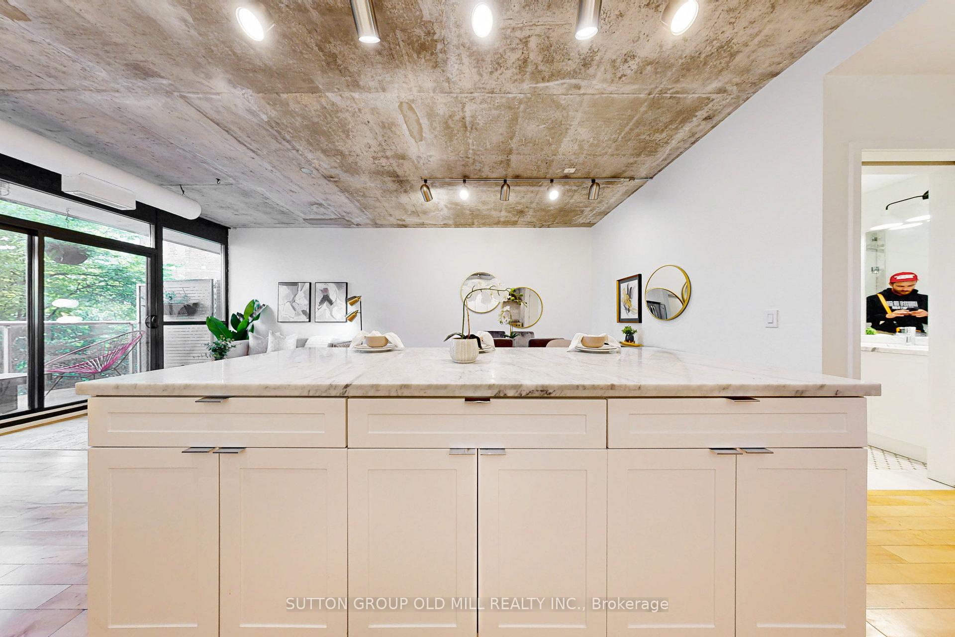 2 Bedrooms Condo at 62 Niagara, Toronto For sale