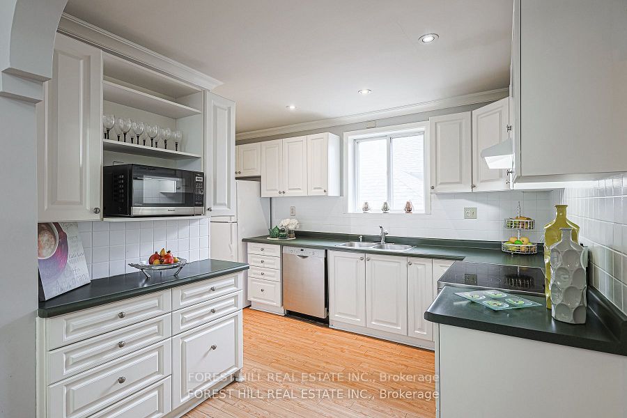 33 Burncrest Drive, Toronto, ON M5M 2Z2