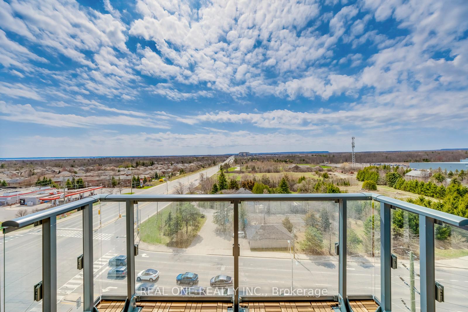 3 Bedrooms Condo at 509 Dundas, Oakville For sale