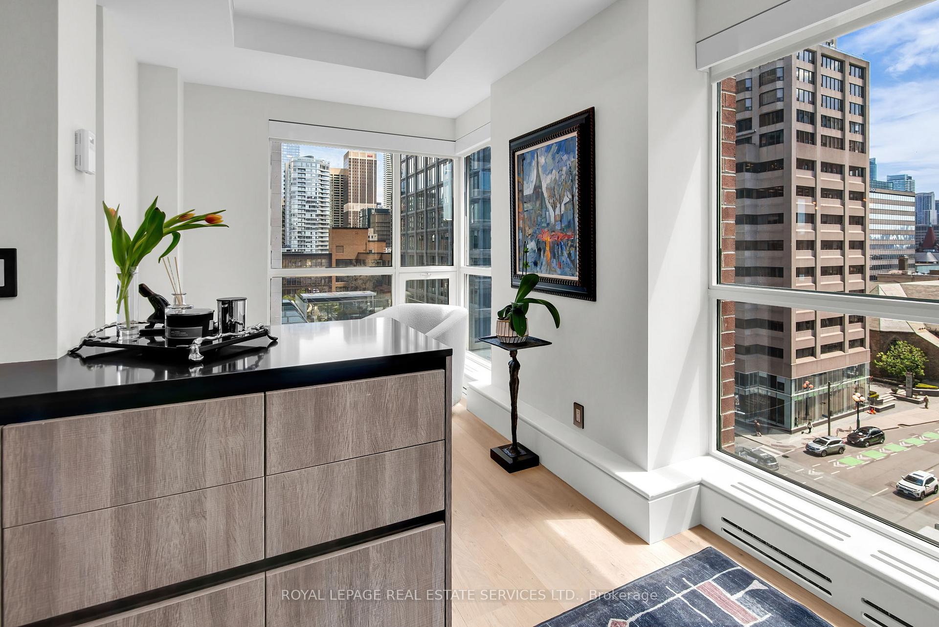 2 Bedrooms Condo at 38 Avenue, Toronto For sale