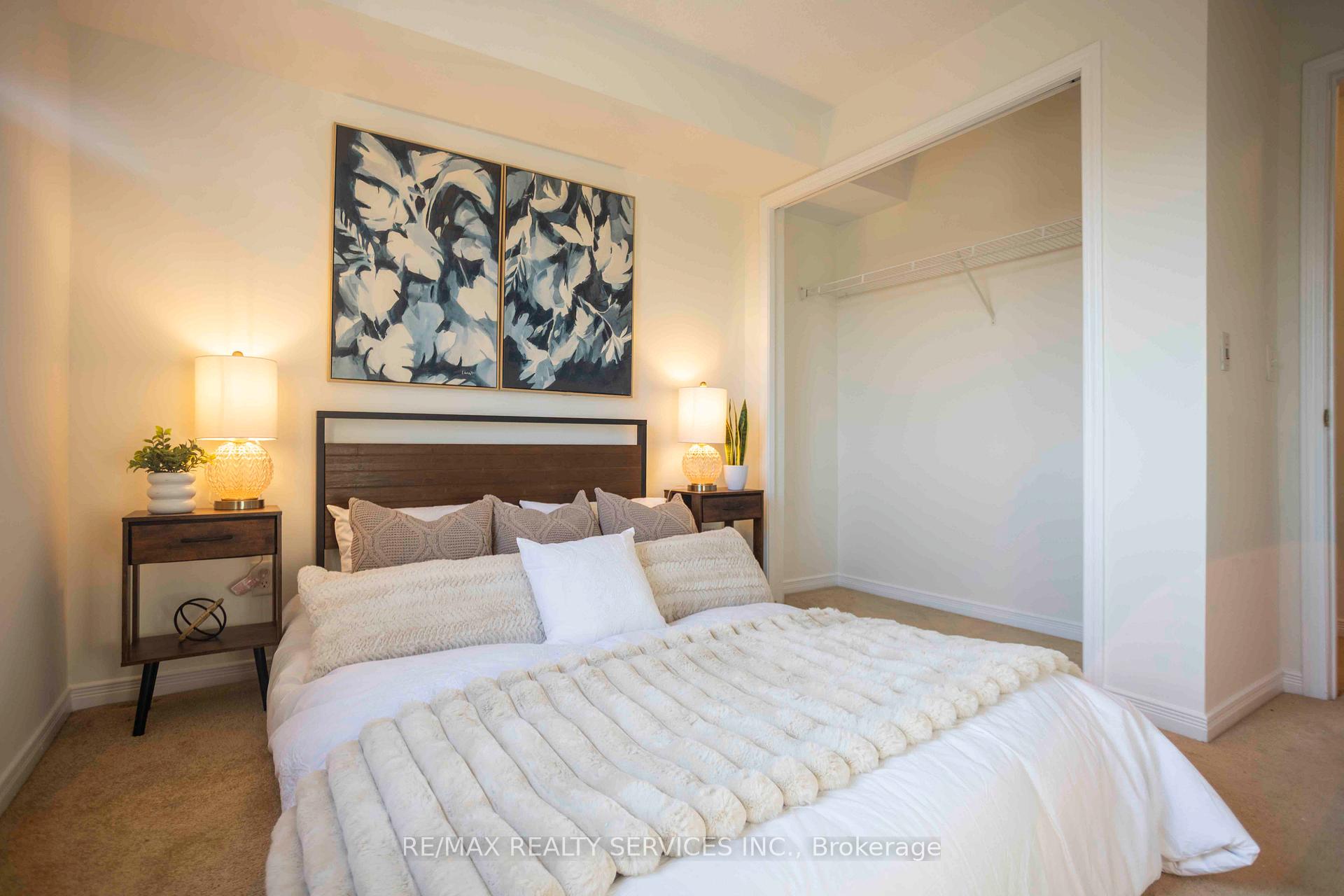3 Bedrooms Condo at 684 Warden, Toronto For sale