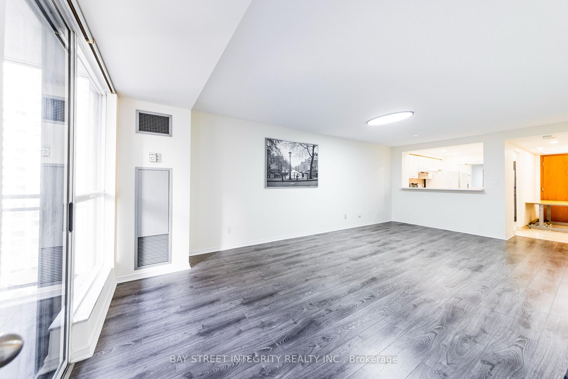 2 Bedrooms Condo at 28 Hollywood, Toronto For sale