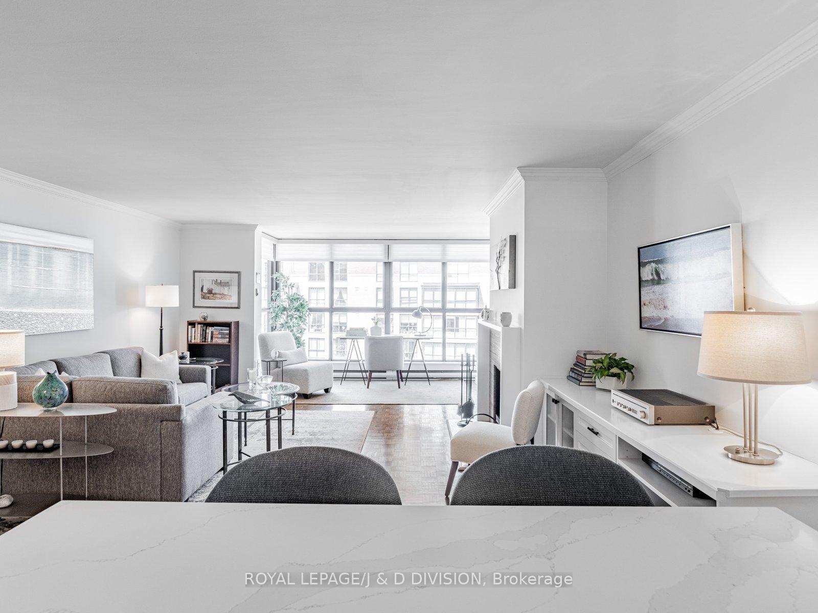 2 Bedrooms Condo at 80 Front,  Toronto For sale