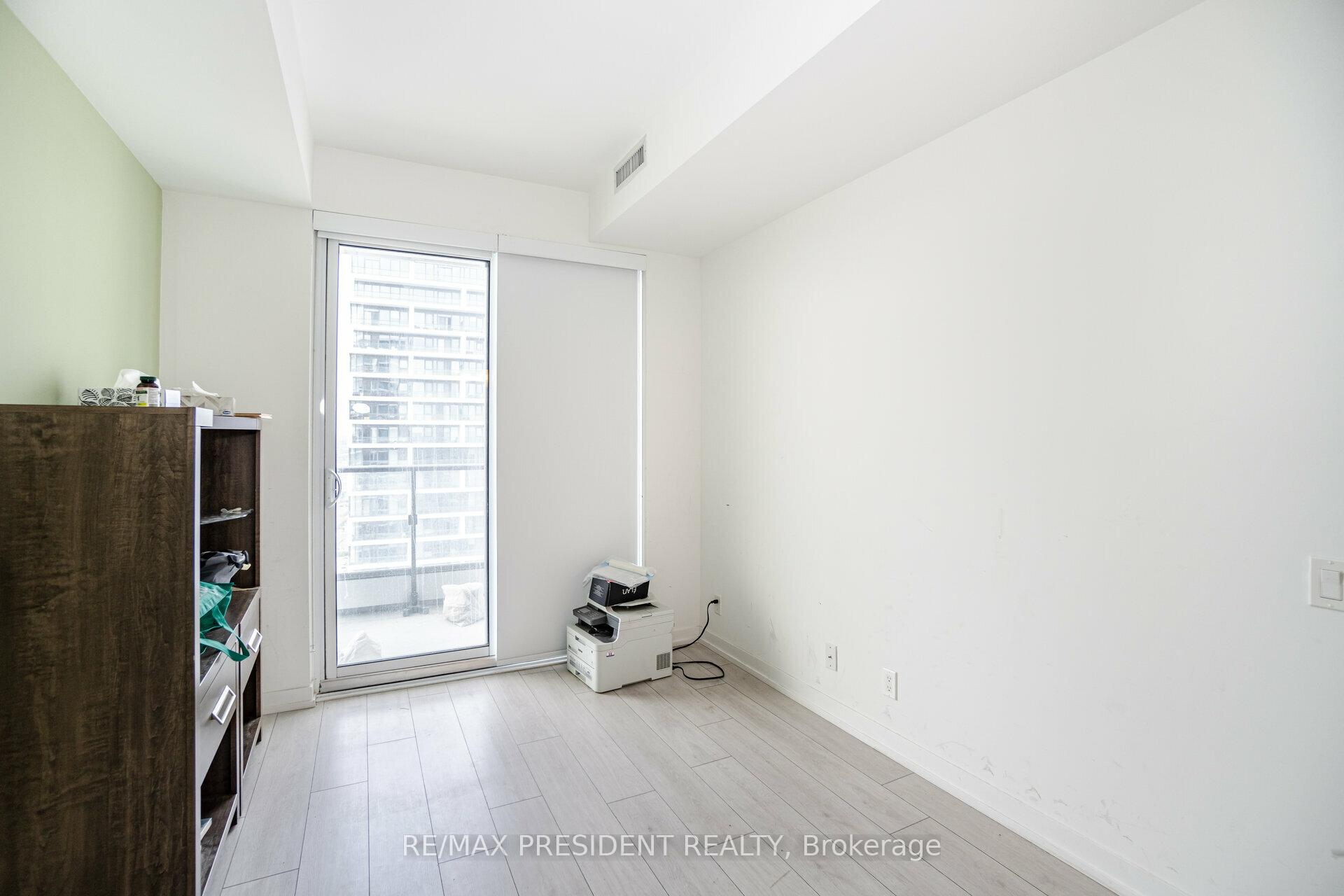3 Bedrooms Condo at 5 Buttermill, Vaughan For sale