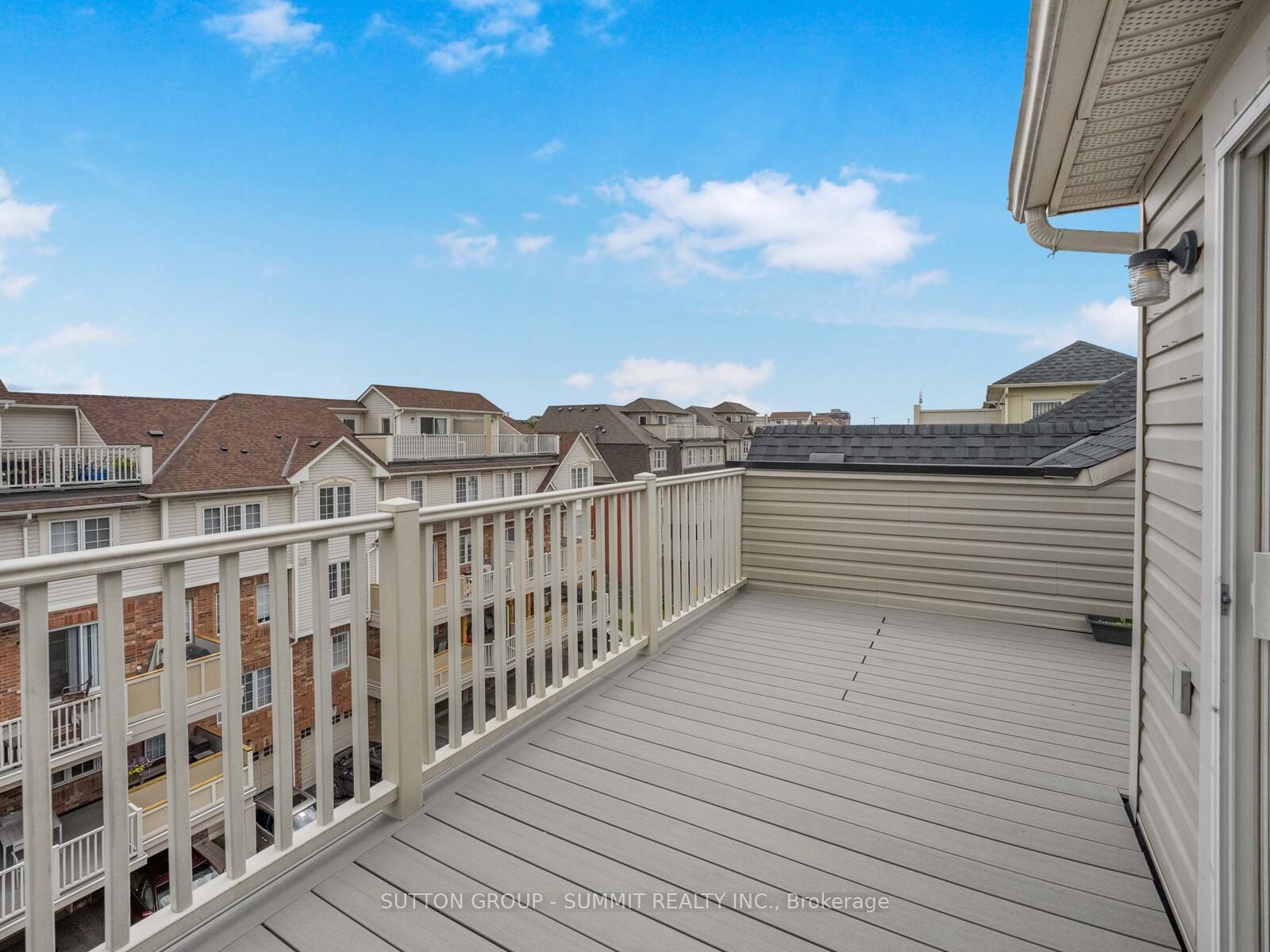 3 Bedrooms Condo at 614 Shoreline, Mississauga For sale